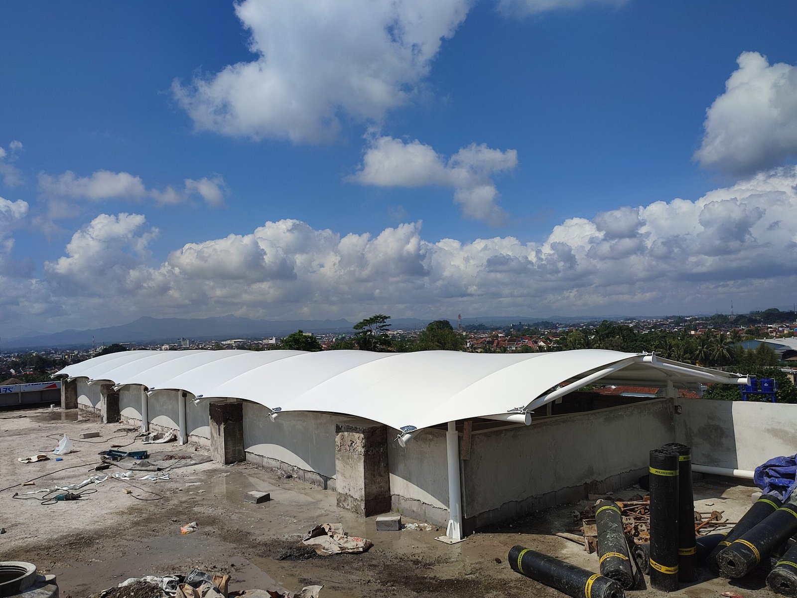 Tenda Membran Bentang Lebar